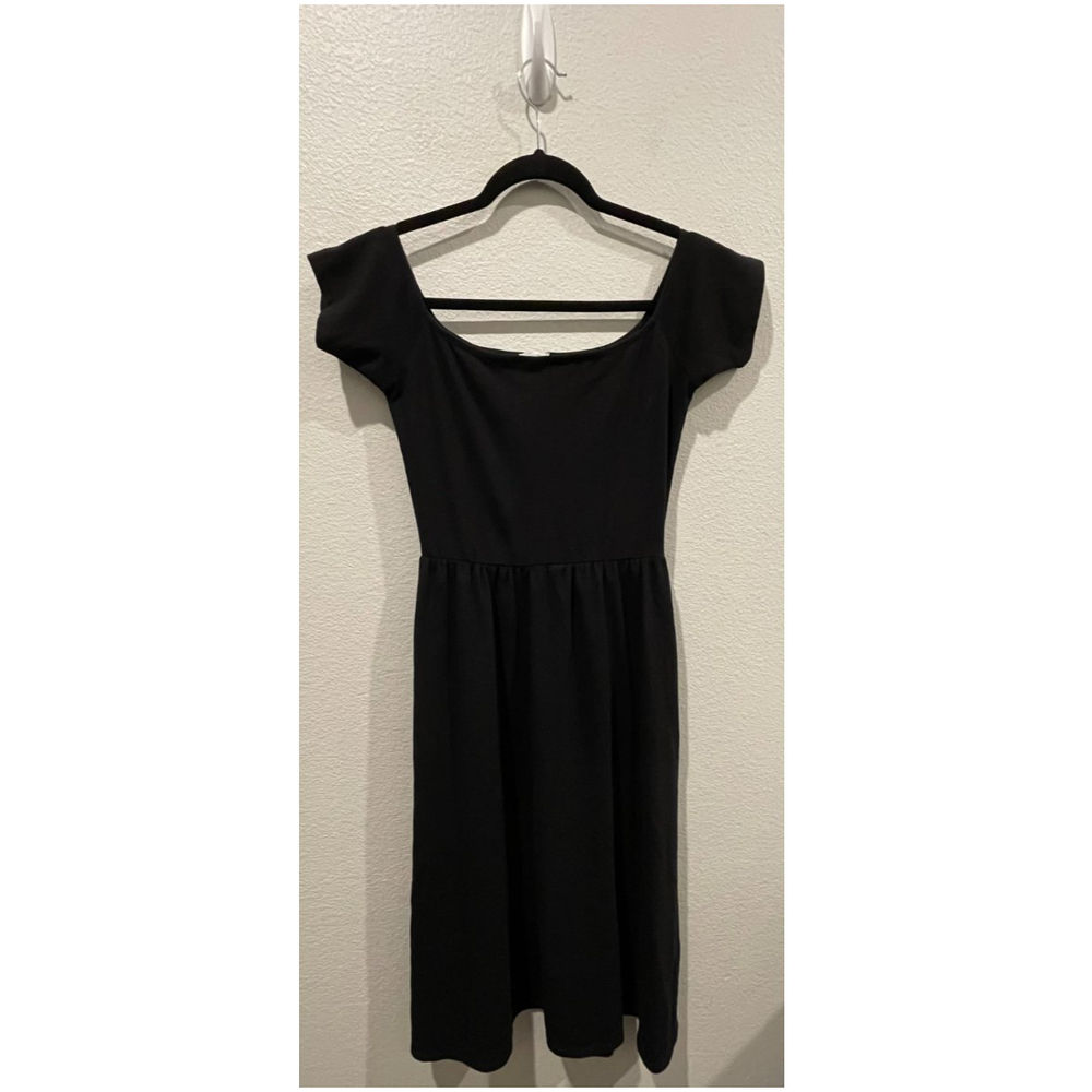 KIMCHI BLUE Black Short Sleeve Midi Dress